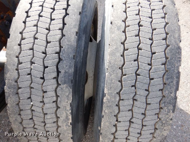 image for item KW9767 2014 Kenworth T370  truck cab and chassis