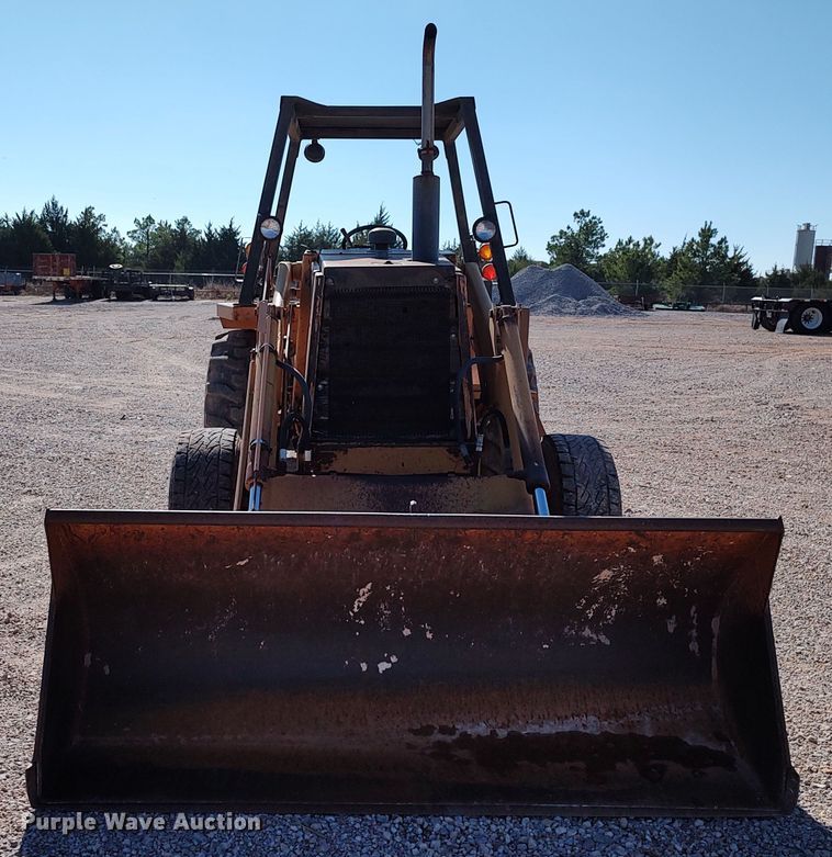 image for item LK9348 Case 480LL  landscape tractor