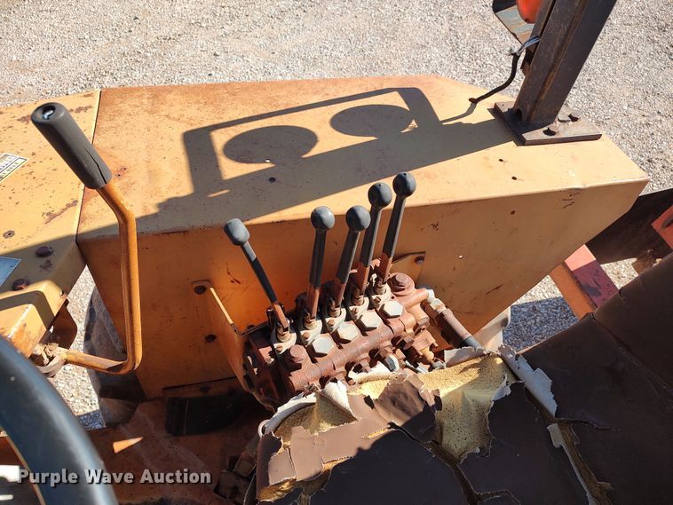 image for item LK9348 Case 480LL  landscape tractor