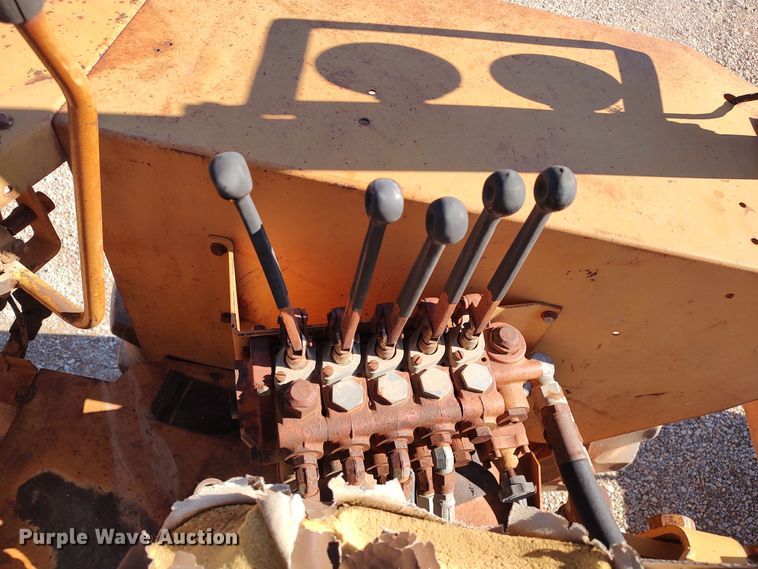 image for item LK9348 Case 480LL  landscape tractor