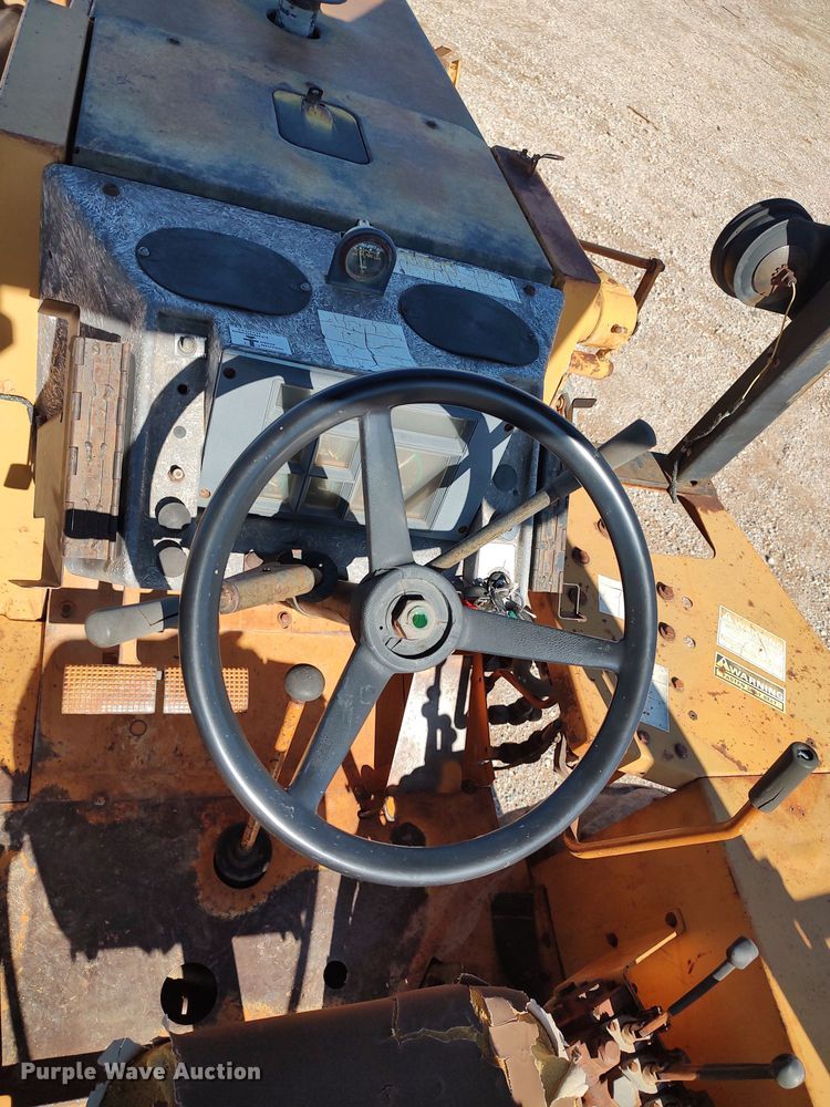 image for item LK9348 Case 480LL  landscape tractor