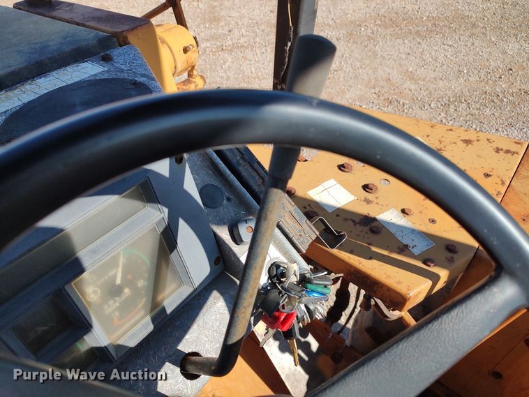 image for item LK9348 Case 480LL  landscape tractor