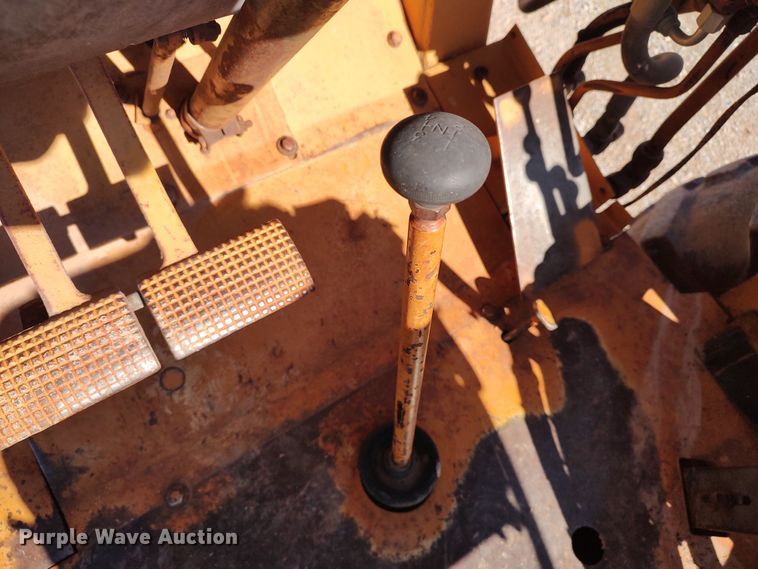 image for item LK9348 Case 480LL  landscape tractor