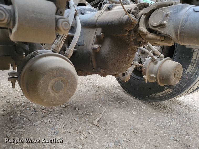 image for item LL9549 1999 Volvo VN  semi truck