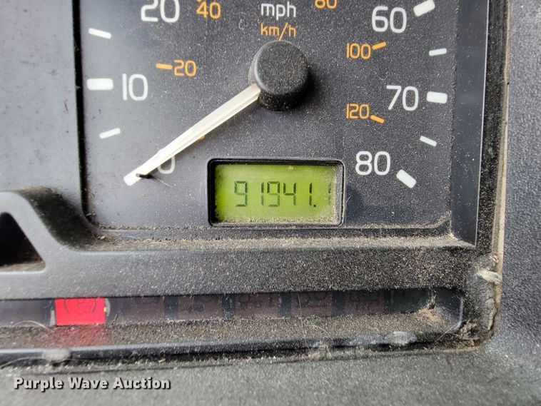 image for item LL9549 1999 Volvo VN  semi truck