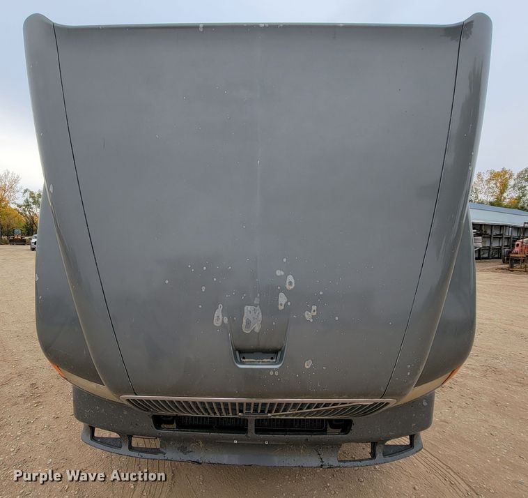 image for item LL9549 1999 Volvo VN  semi truck