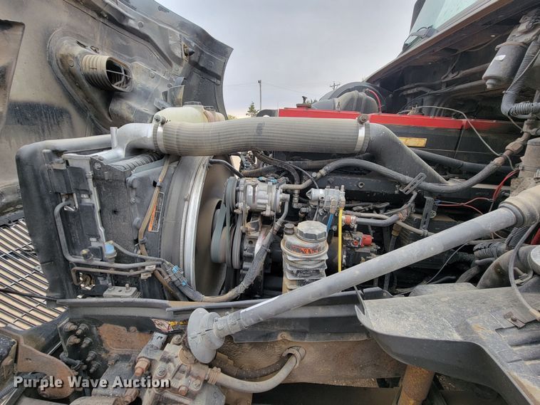 image for item LL9549 1999 Volvo VN  semi truck