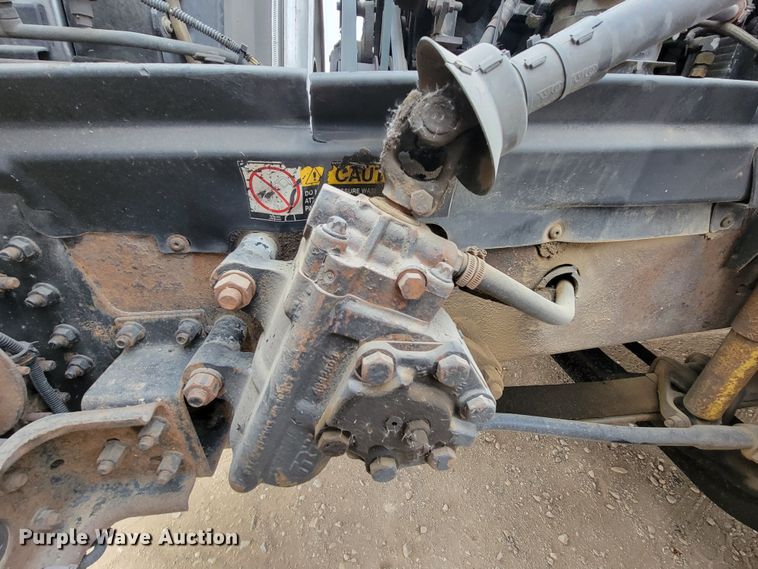 image for item LL9549 1999 Volvo VN  semi truck