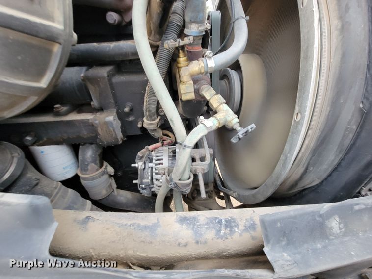 image for item LL9549 1999 Volvo VN  semi truck