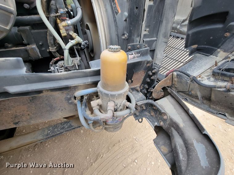 image for item LL9549 1999 Volvo VN  semi truck