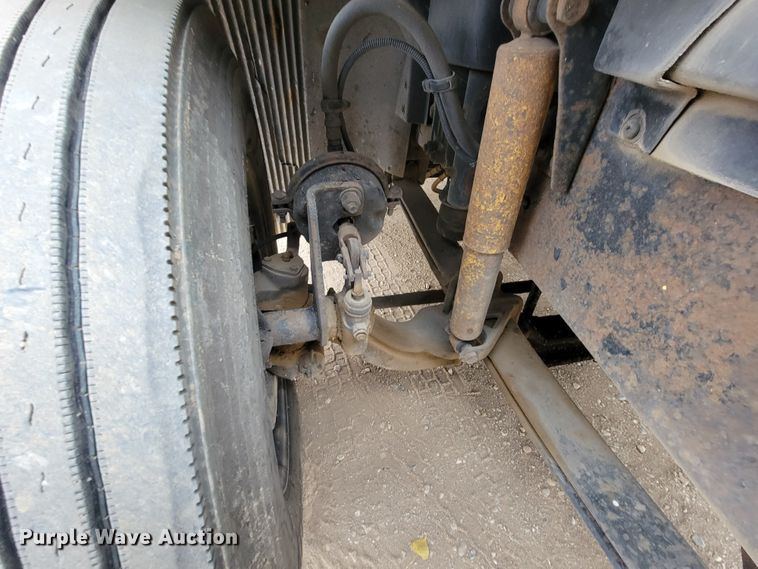 image for item LL9549 1999 Volvo VN  semi truck