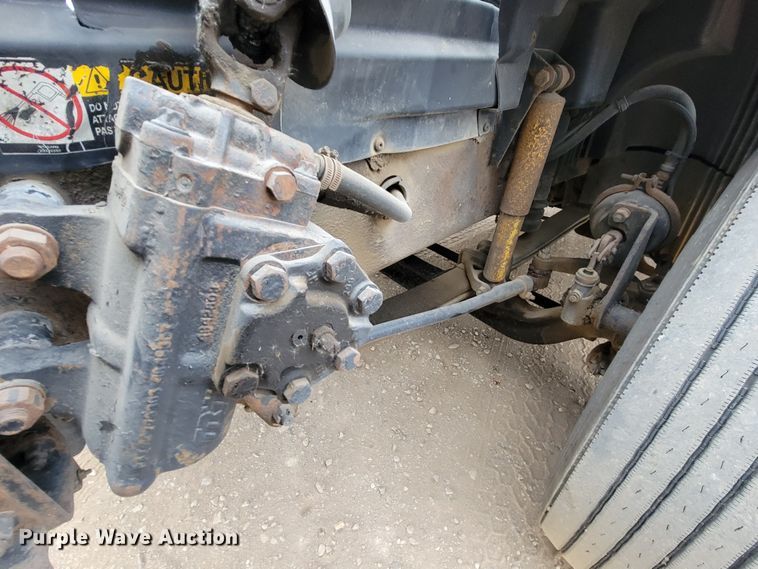 image for item LL9549 1999 Volvo VN  semi truck