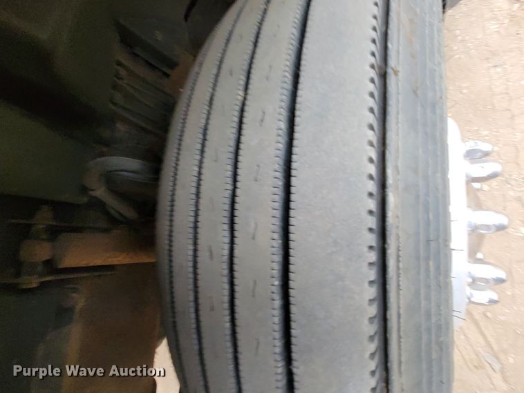 image for item LL9549 1999 Volvo VN  semi truck