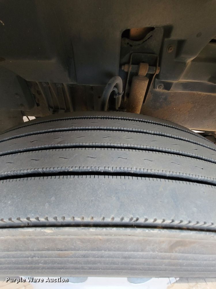 image for item LL9549 1999 Volvo VN  semi truck