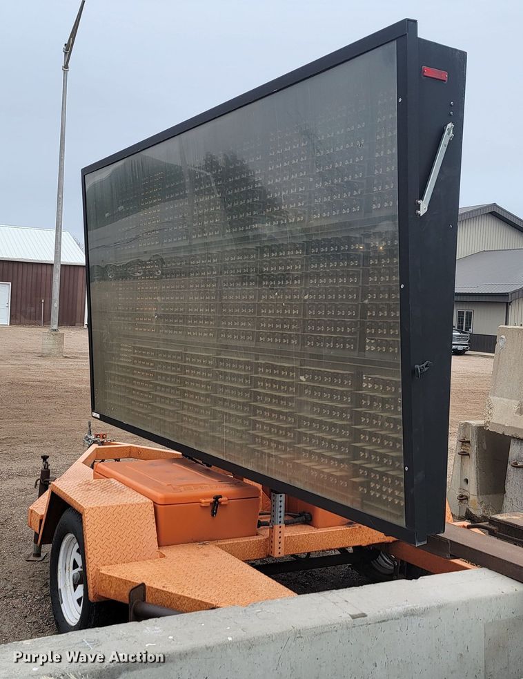 image for item LL9690 2007 Ver-Mac  message board trailer