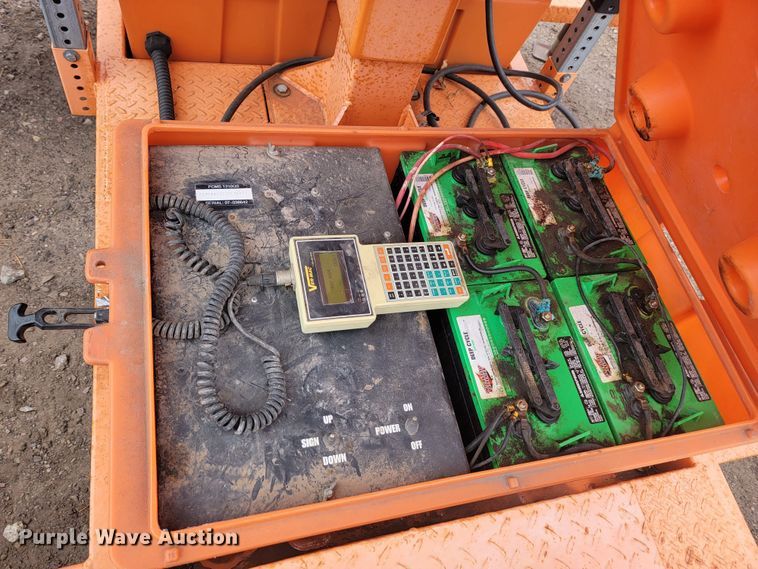 image for item LL9690 2007 Ver-Mac  message board trailer