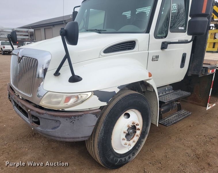 image for item LL9691 2006 International 4300  flatbed truck with crash attenuator