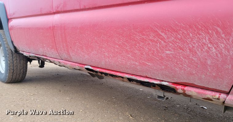 image for item LL9713 2001 Chevrolet Suburban  SUV