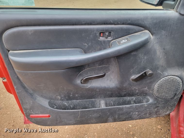 image for item LL9713 2001 Chevrolet Suburban  SUV