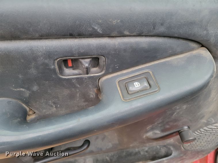 image for item LL9713 2001 Chevrolet Suburban  SUV