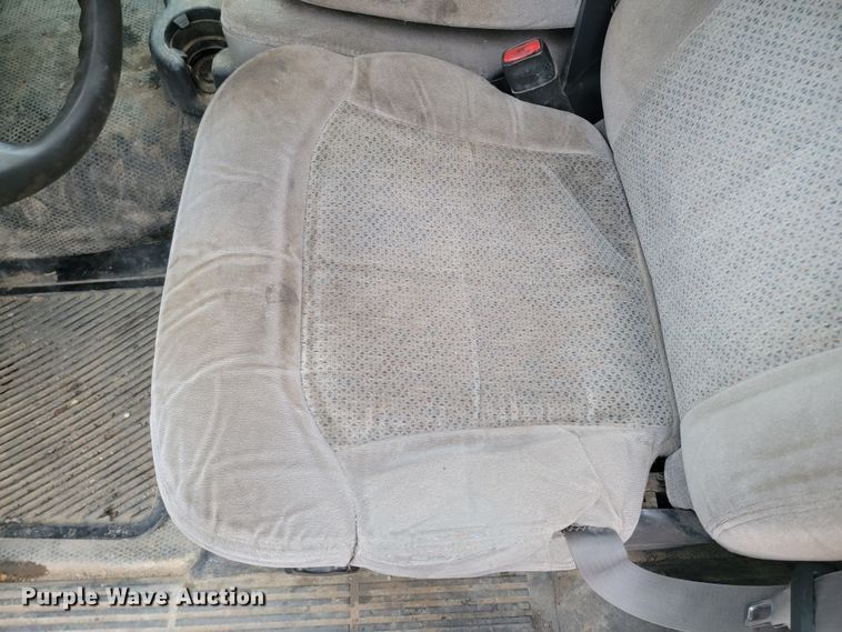 image for item LL9713 2001 Chevrolet Suburban  SUV