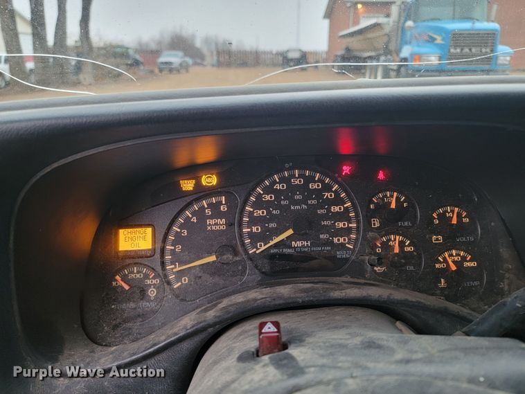 image for item LL9713 2001 Chevrolet Suburban  SUV