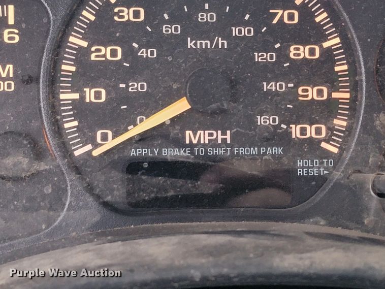 image for item LL9713 2001 Chevrolet Suburban  SUV