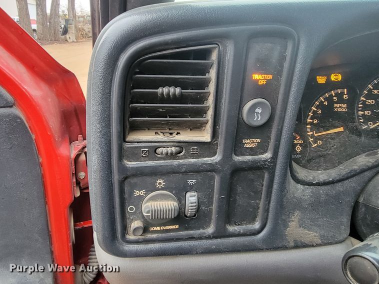 image for item LL9713 2001 Chevrolet Suburban  SUV