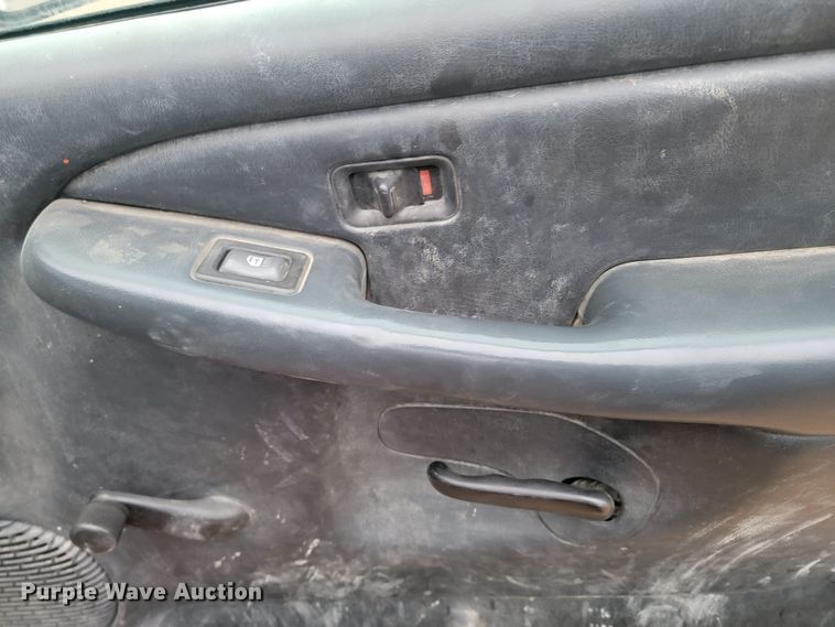 image for item LL9713 2001 Chevrolet Suburban  SUV