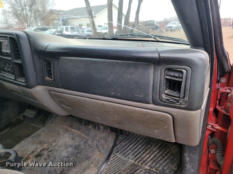 image for item LL9713 2001 Chevrolet Suburban  SUV