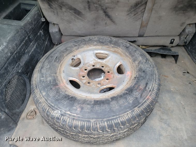 image for item LL9713 2001 Chevrolet Suburban  SUV