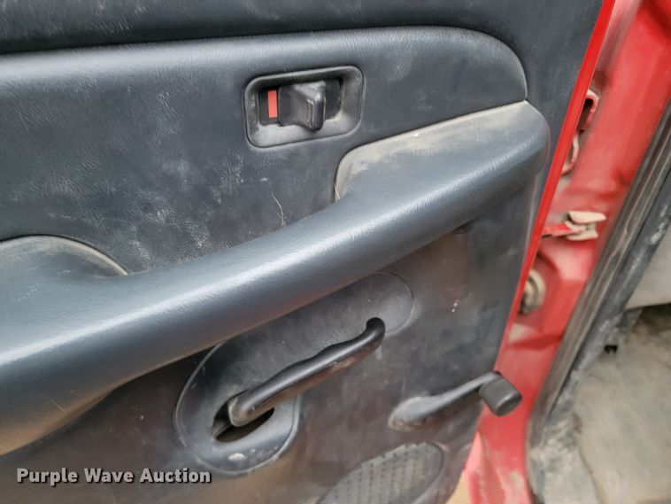 image for item LL9713 2001 Chevrolet Suburban  SUV