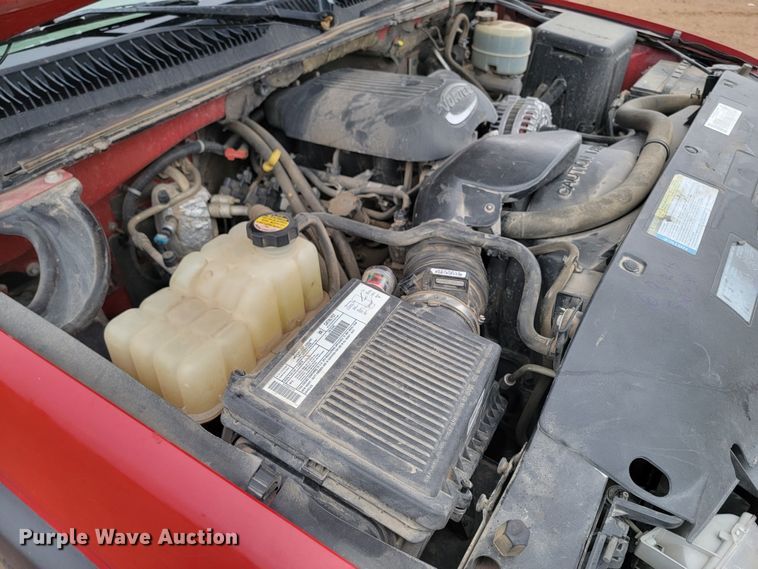 image for item LL9713 2001 Chevrolet Suburban  SUV