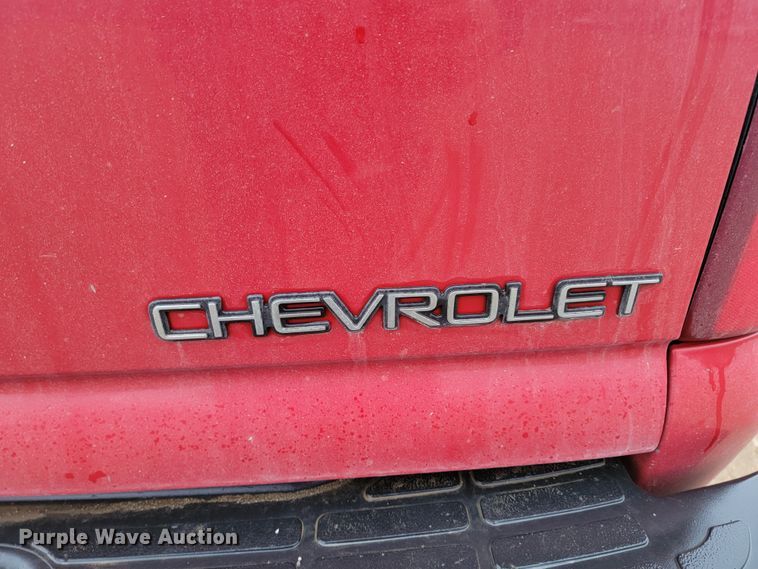 image for item LL9713 2001 Chevrolet Suburban  SUV