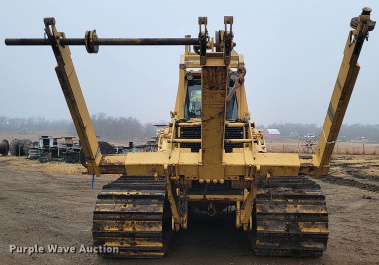 image for item LL9722 1991 John Deere 850B LGP  cable plow