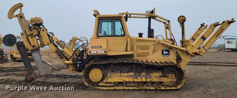 image for item LL9722 1991 John Deere 850B LGP  cable plow