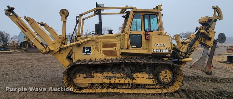 image for item LL9722 1991 John Deere 850B LGP  cable plow