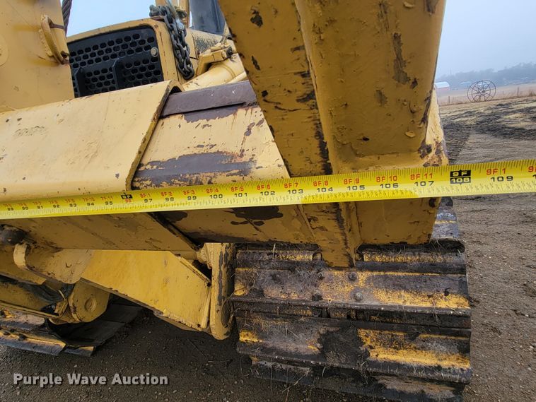 image for item LL9722 1991 John Deere 850B LGP  cable plow