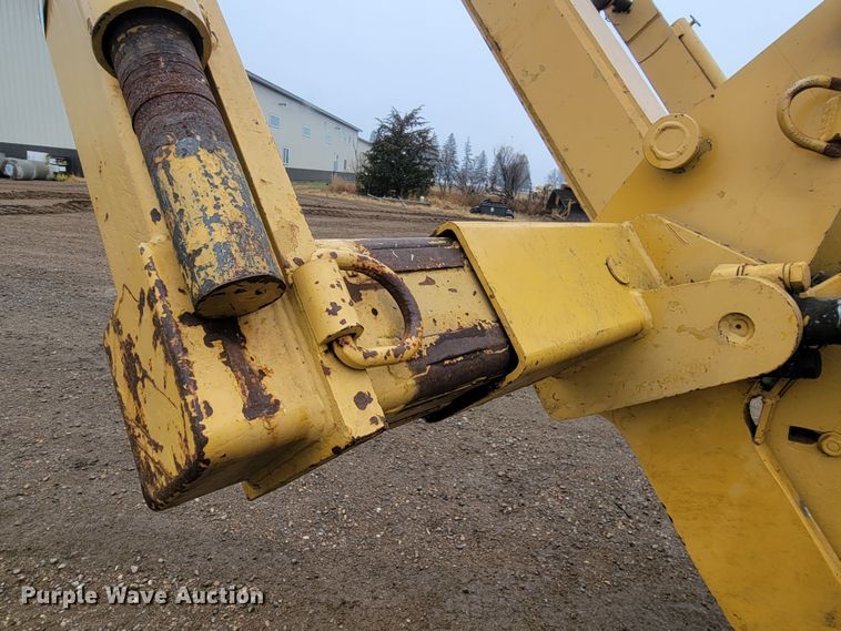 image for item LL9722 1991 John Deere 850B LGP  cable plow