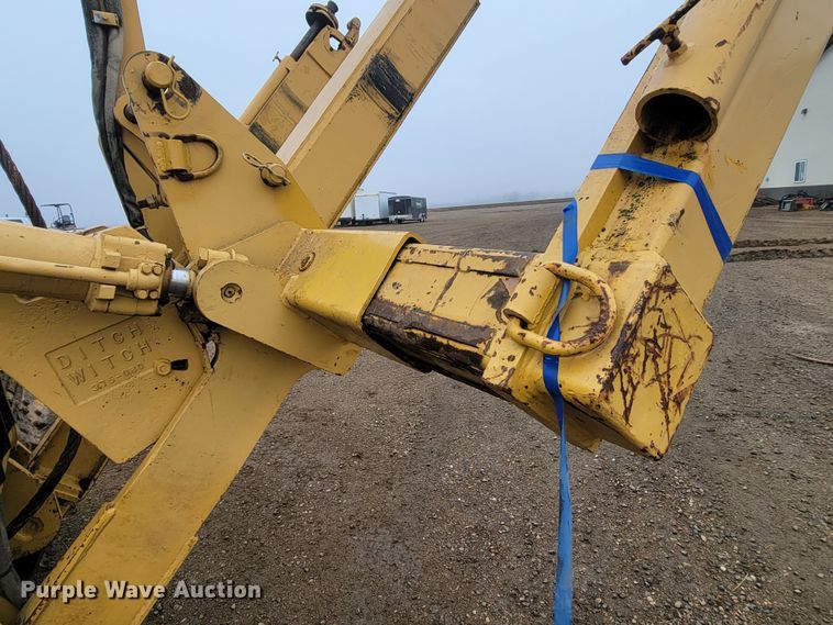 image for item LL9722 1991 John Deere 850B LGP  cable plow