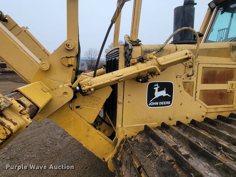 image for item LL9722 1991 John Deere 850B LGP  cable plow