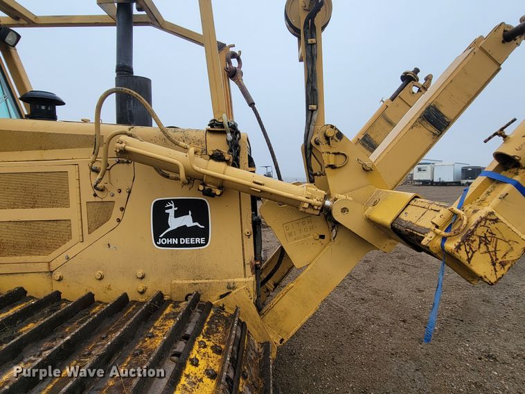 image for item LL9722 1991 John Deere 850B LGP  cable plow