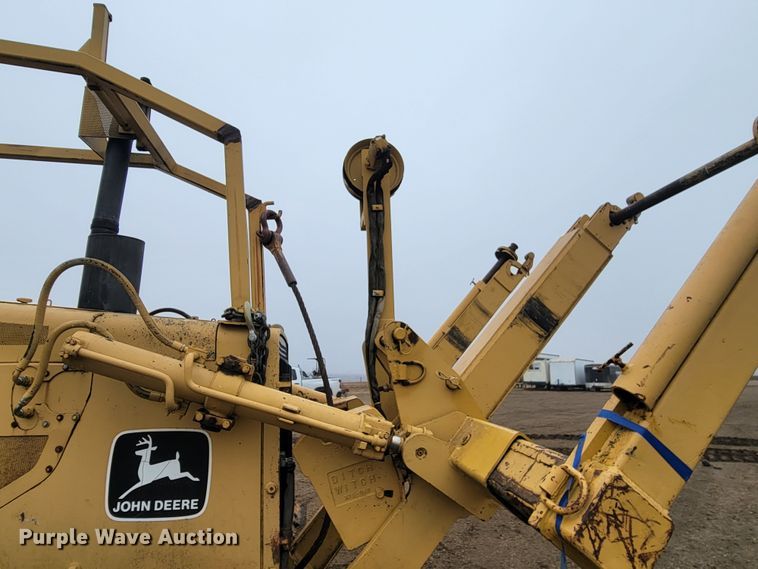 image for item LL9722 1991 John Deere 850B LGP  cable plow