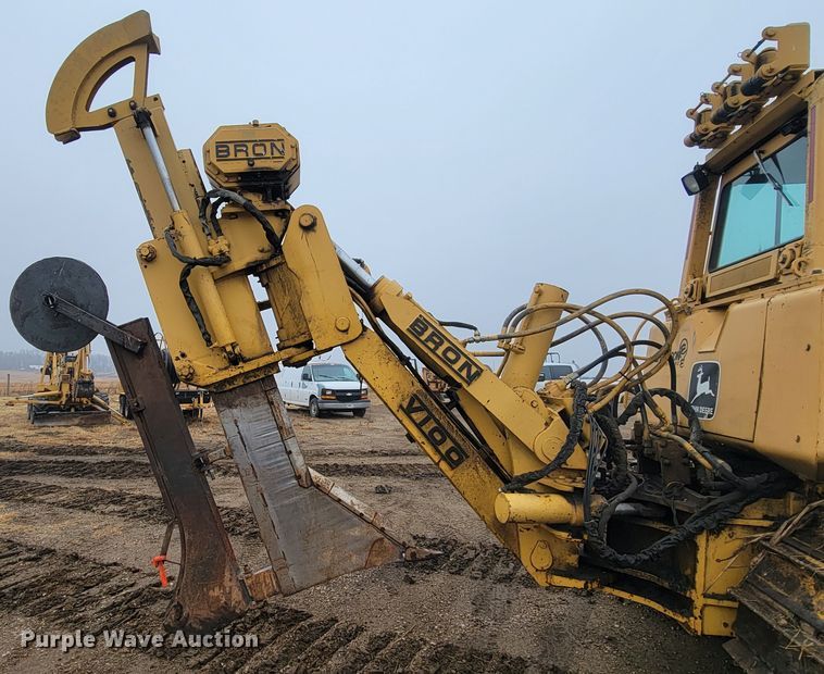 image for item LL9722 1991 John Deere 850B LGP  cable plow