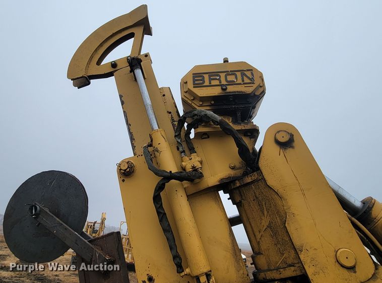 image for item LL9722 1991 John Deere 850B LGP  cable plow