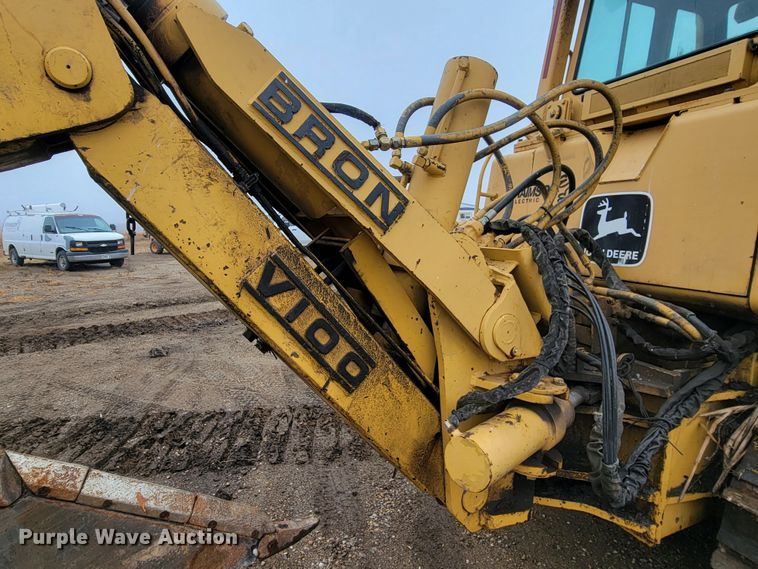 image for item LL9722 1991 John Deere 850B LGP  cable plow