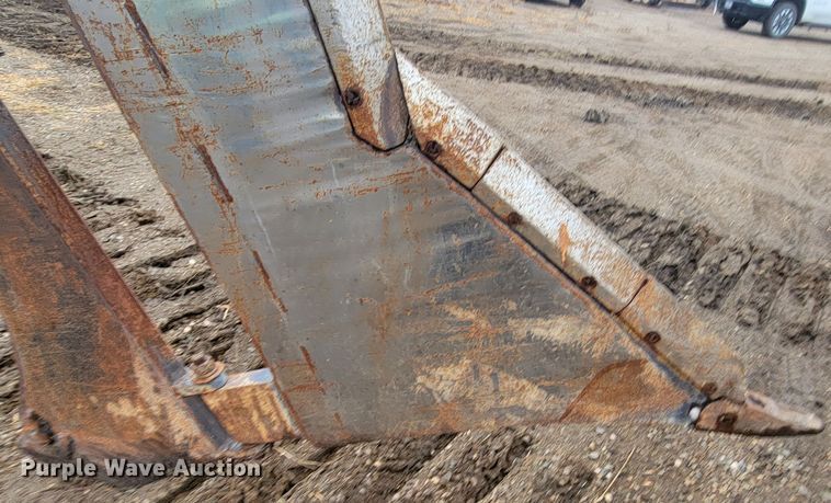 image for item LL9722 1991 John Deere 850B LGP  cable plow