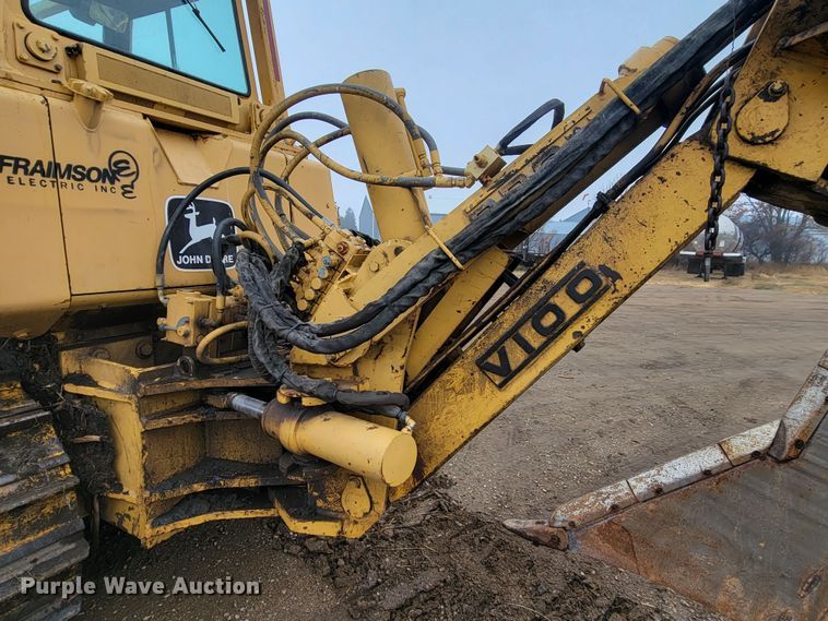 image for item LL9722 1991 John Deere 850B LGP  cable plow