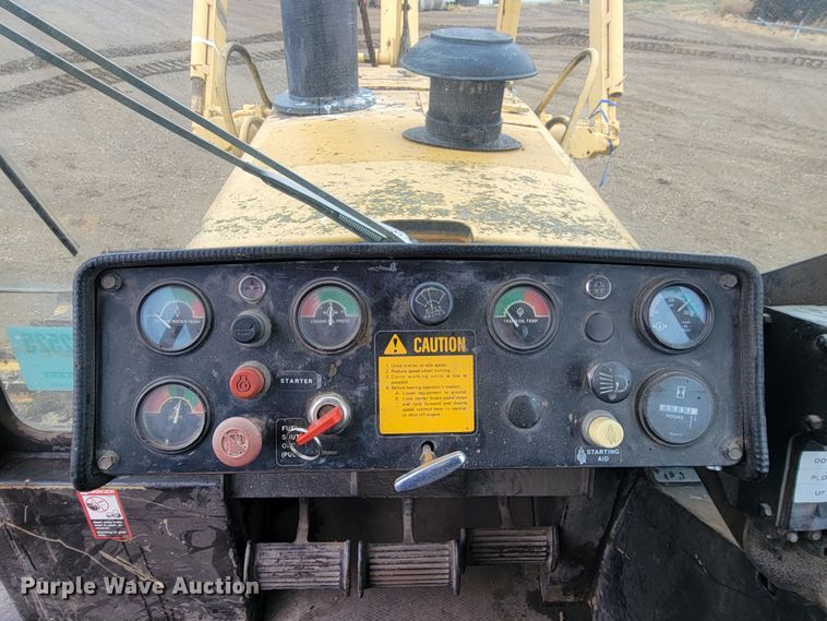 image for item LL9722 1991 John Deere 850B LGP  cable plow