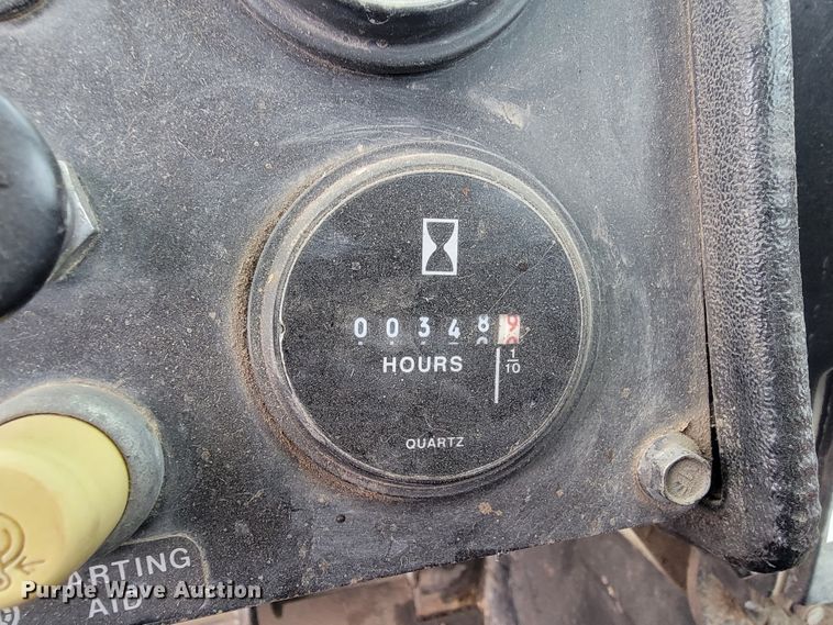 image for item LL9722 1991 John Deere 850B LGP  cable plow